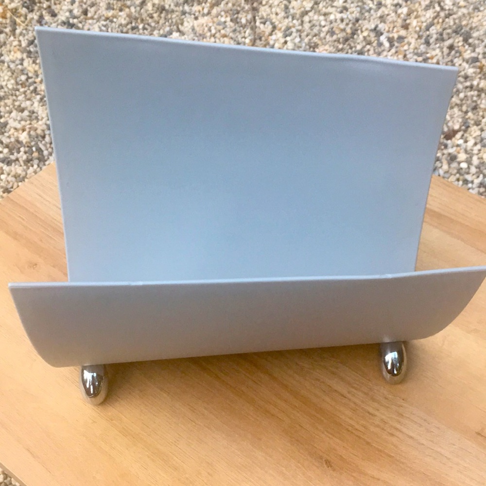 Book/magazine holder, sturdy and sleek